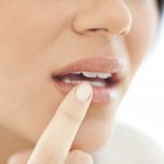 Factors that awaken the herpes virus on the lips