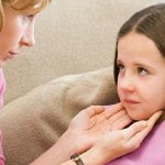 Treatment of purulent sore throat in children at home