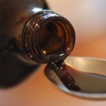 Лекарственное средство представляет собой сиропообразную жидкость