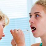 Examination of a patient&#39;s mouth