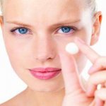 таблетка у девушки