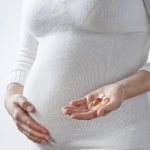 Во время грудного кормления также нежелателен прием этого медикамента.